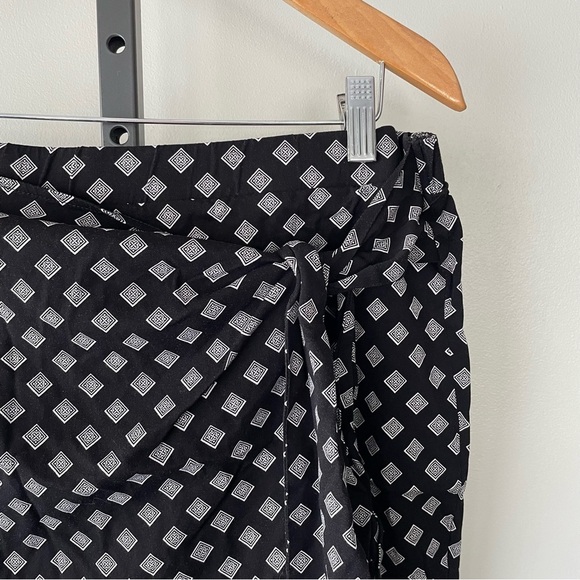 Torrid Challis High Rise Skort Printed Skirt With Shorts Front Tie Up Tassels - Picture 4 of 7